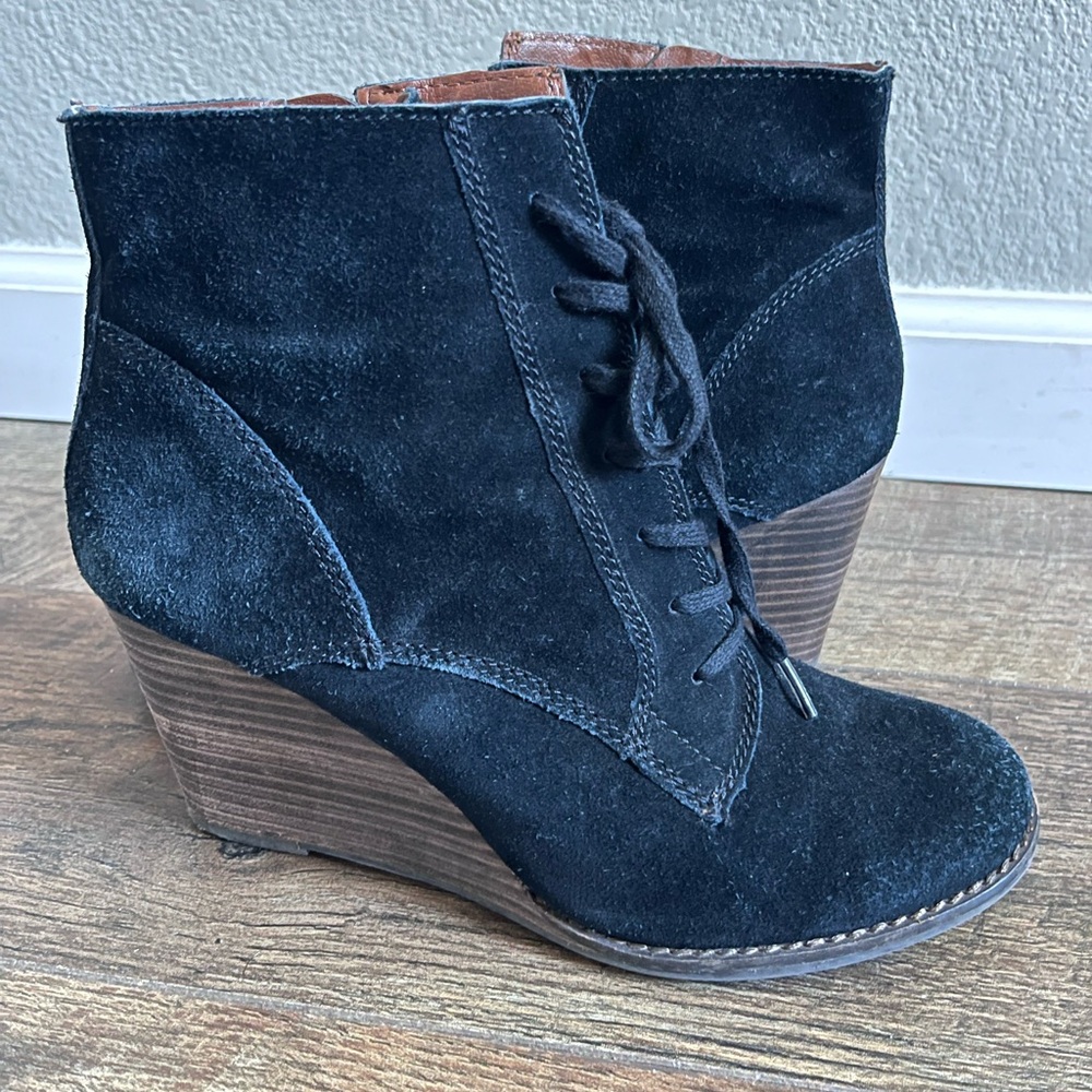 Lucky Brand Yelloh Round Toe Suede black lace up wedge‎ Bootie womens size 8.5